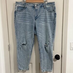 Time and Tru Women Light Wash Distressed Mom Jeans Plus Size 20 High Rise Frayed